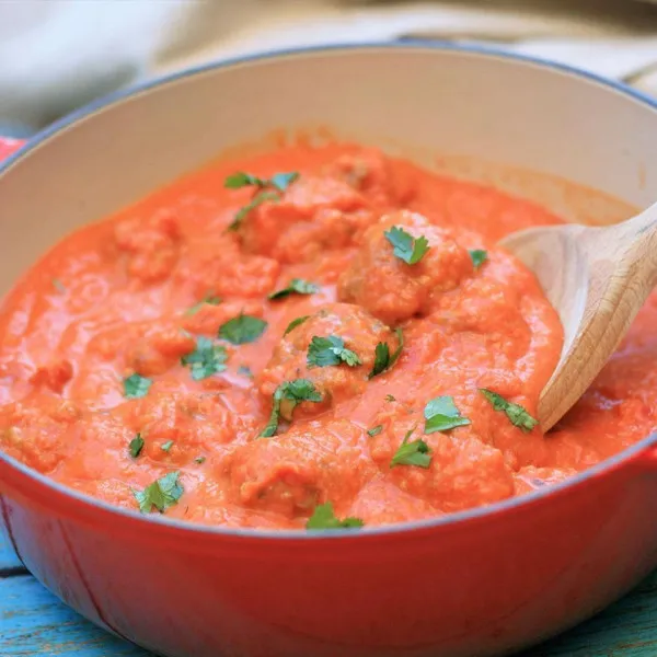 Thaise Gehaktballen in Tomaat, Kokos en Curry Saus