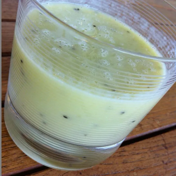 Kiwi-Banaan-Ananas-Sinaasappel Smoothie