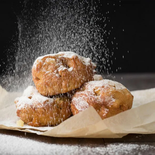 Appel- en Kaneelbeignets met Karamelsaus