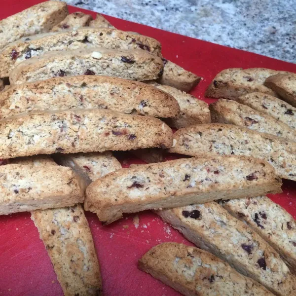 Eenvoudige Biscotti Met Rozijnen En Noten