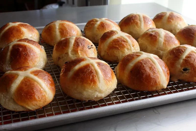 Heerlijke Kruisbroodjes van Chef John