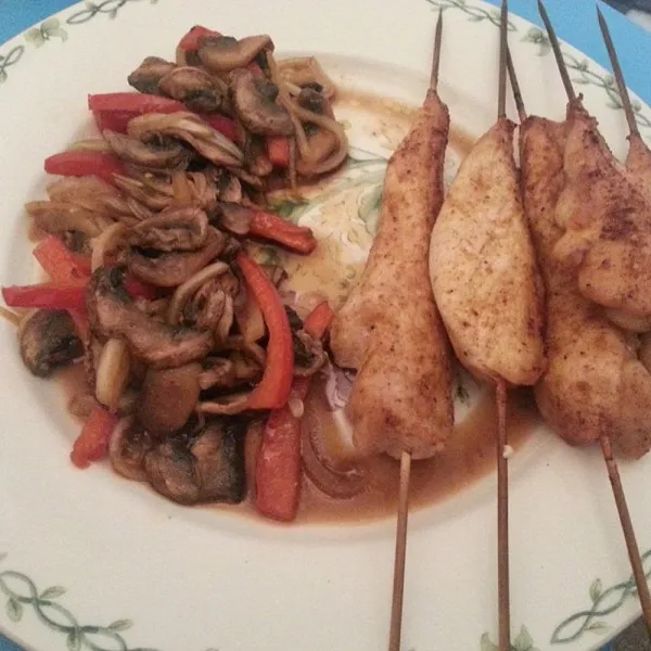 Keto Kip Spiesjes Met Rustieke Groenten