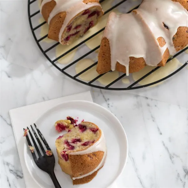 Bundt® Taart van Sinaasappel en Bosbessen