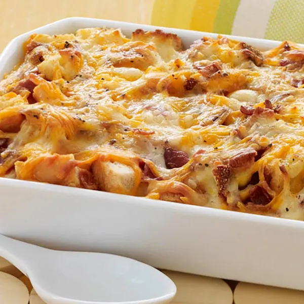 Brunch Casserole met Eieren en Spek met Kaas