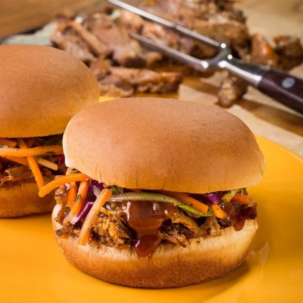 Pulled Pork Barbecue Met Zoetzure Salade
