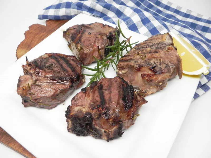 Gegrilde Lamskoteletten Met Knoflook En Rozemarijn