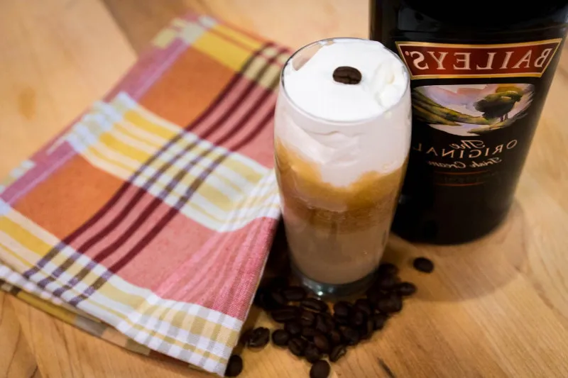 Gelaagde Koffiecocktail met Baileys
