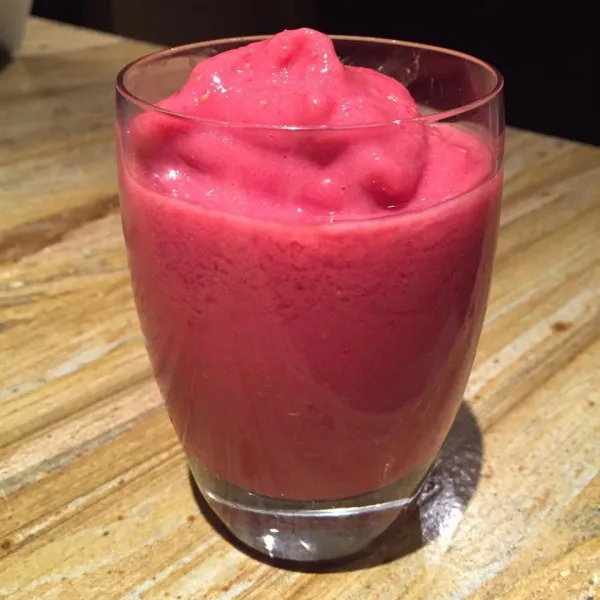 Bosbessen- en rodevruchten-smoothie