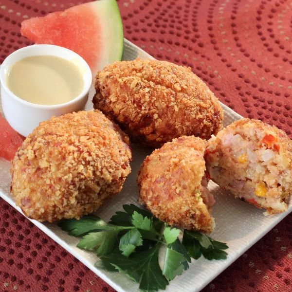 Croquetas Van Gehackt Vlees Uit Blik