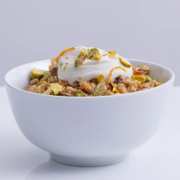 Pittige Sinaasappel En Havermout Kom Met Dadels