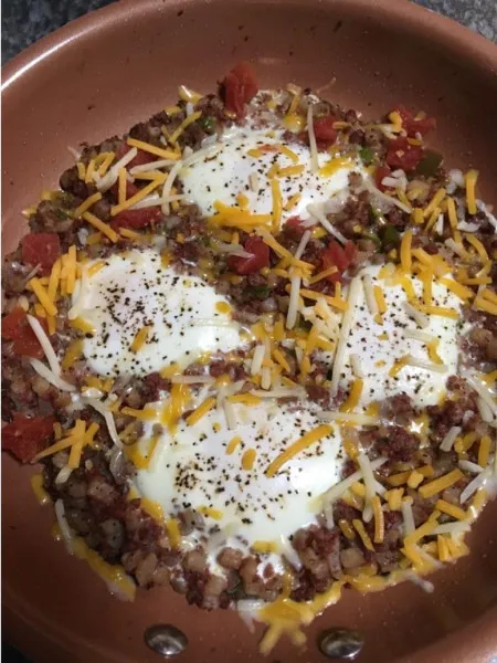 Ontbijt Van Blikvlees Picadillo In Een Pan