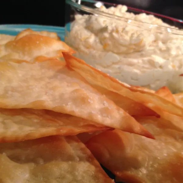 Koude Bier En Kaas Dip Met Wonton Chips