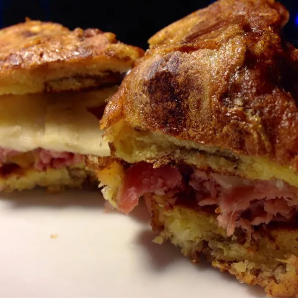 De Laatste Gegrilde Kaas Sandwich Met Kaneel En Appel