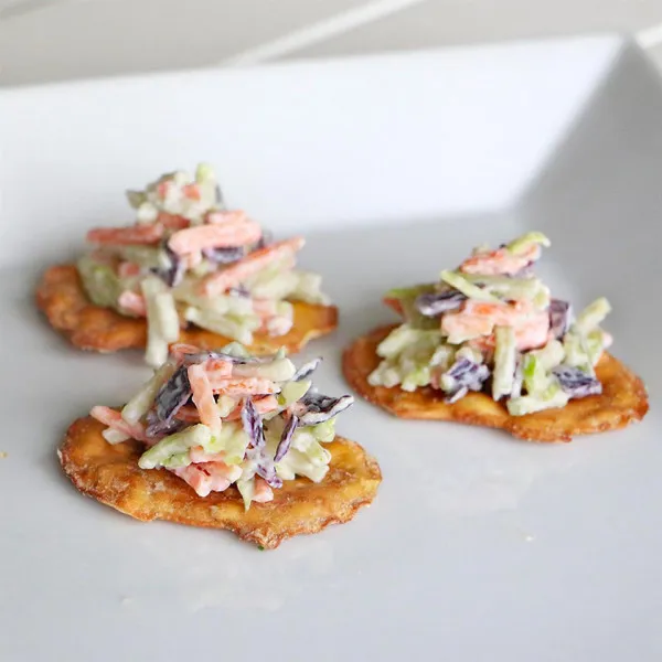 Romige Broccolisalade met Pretzel Crisps®