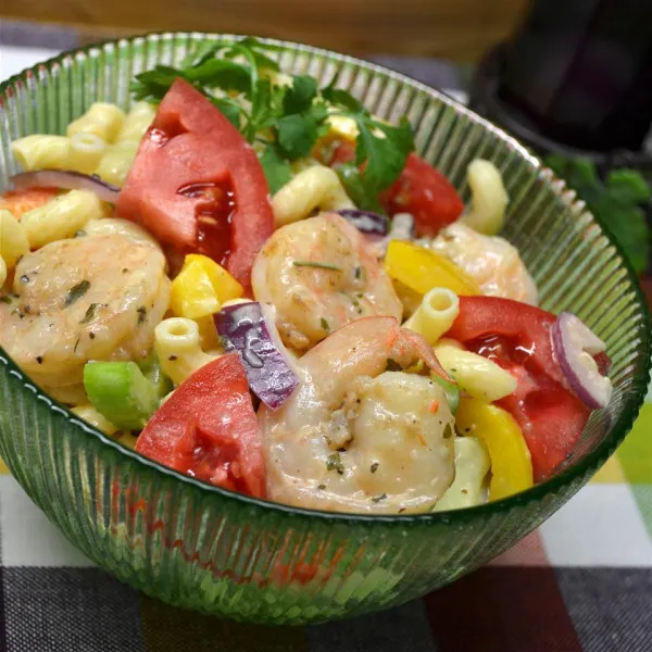 Moeders pasta- en garnalensalade