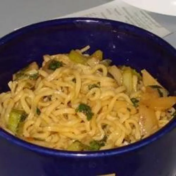 Kip salade met ramennoedels