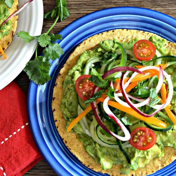 Salade Van Komkommer En Jícama Spiralen Met Avocado