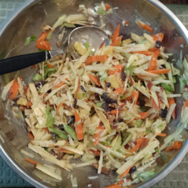 Tropische Appel- en Wortelsalade