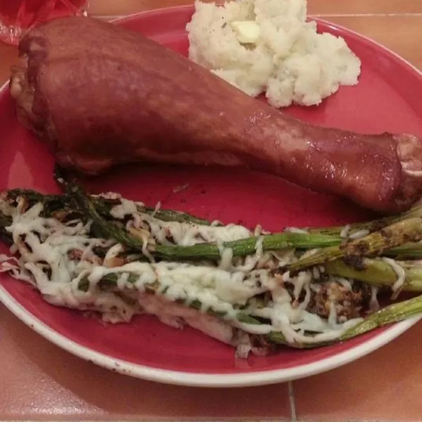 Ovengebakken Asperges Met Ui En Kaas Topping