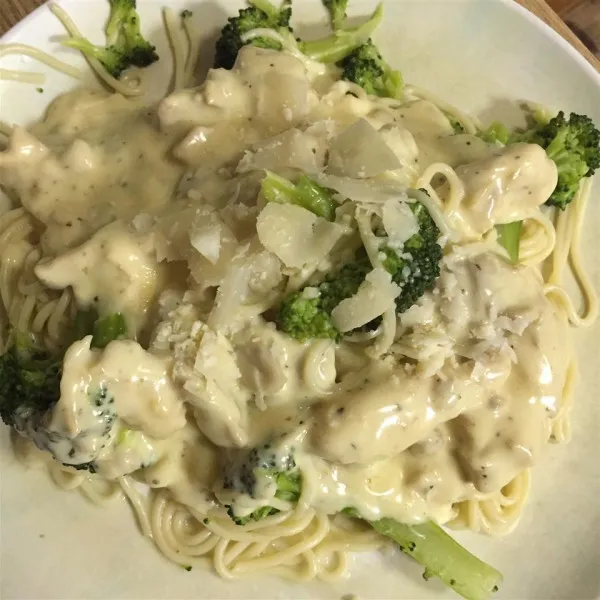 Fettuccini Met Kip En Broccoli Alfredo