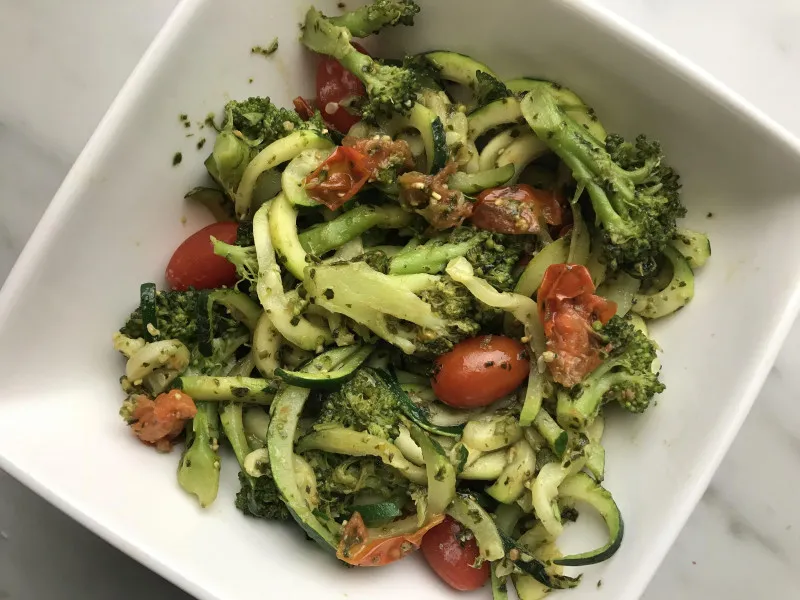 Pesto Courgette Pasta Met Tomaten En Broccoli