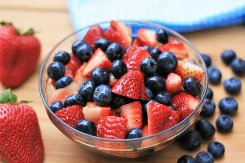 Vers Fruit In Balsamico Peper Sirop