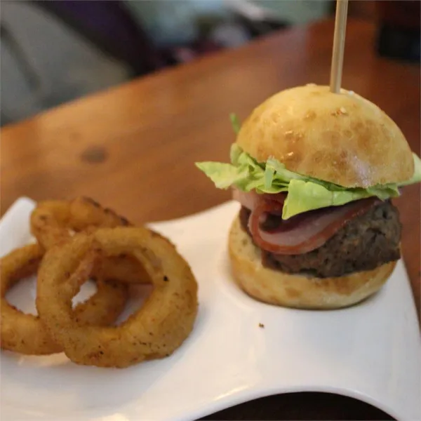 Gourmet Pub Burgers