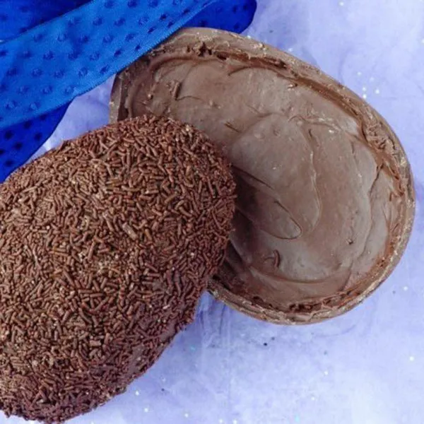 Chocolade Paasei Gevuld met Braziliaanse Brigadeiro
