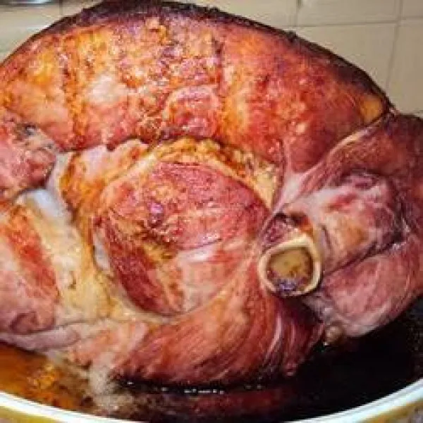 Gekookte Ham Met Bot In Bier