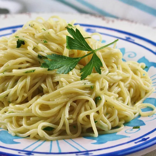 Linguine Met Kruiden En Knoflook