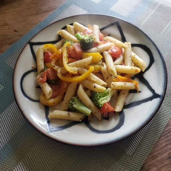 Linguini Met Broccoli En Rode Paprika