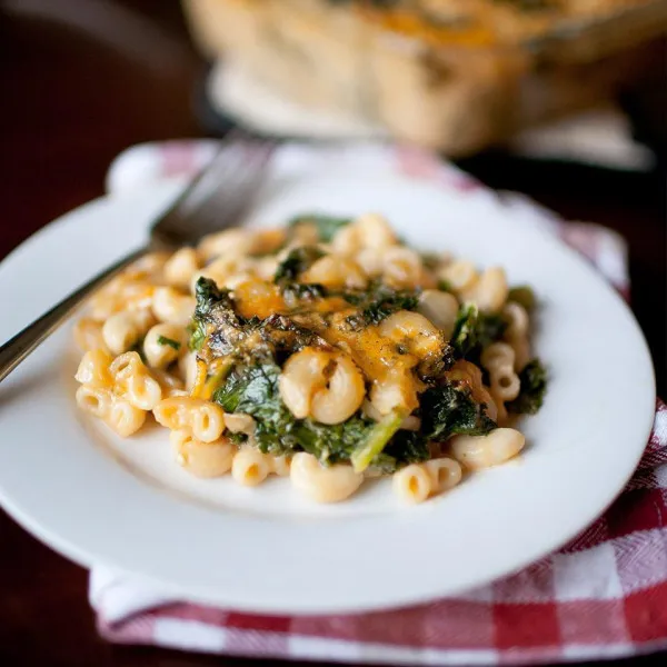 Macaroni met poblano kaas en boerenkool