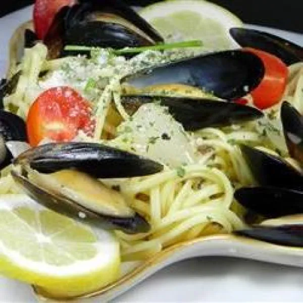 Mosselen à la marinara met linguini