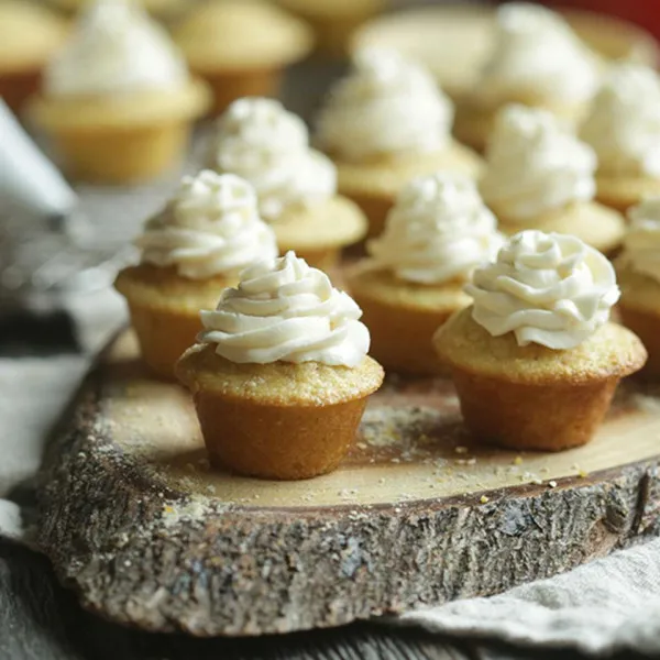 Mini Cupcakes Van Maïsmeel Met Ahornbotercrème