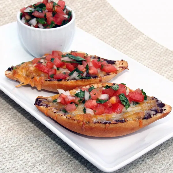 Traditionele Mexicaanse Molletes