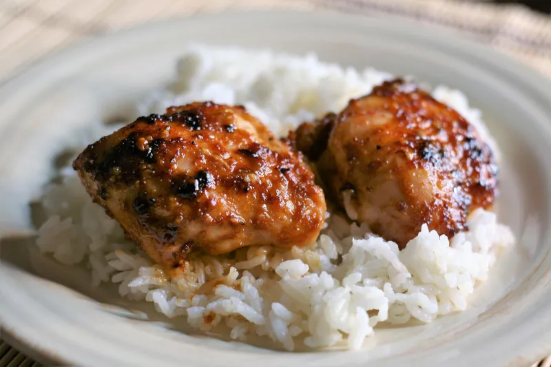 Pittige Geroosterde Kippenbouten met Miso en Gember