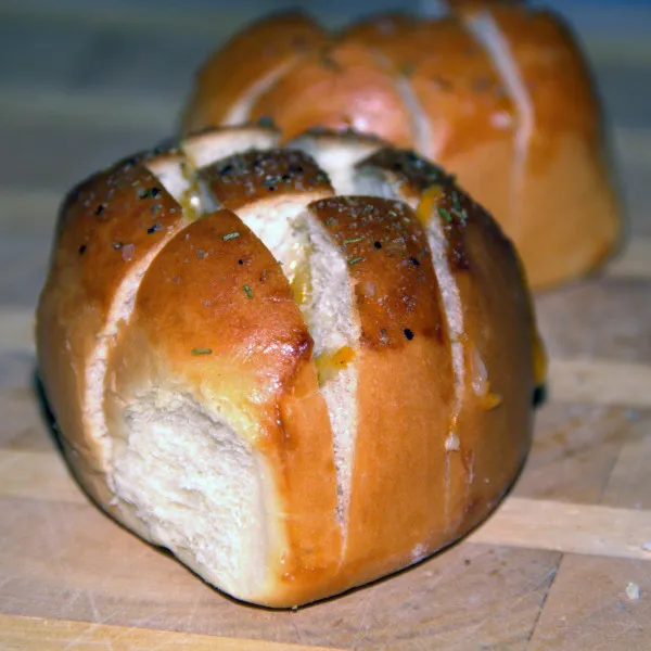Knoflookbrood met kaas in een luchtfriteuse