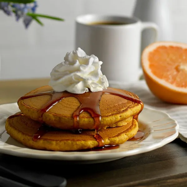 Pompoenpannenkoeken Met Specerijen En Kaneelsiroop
