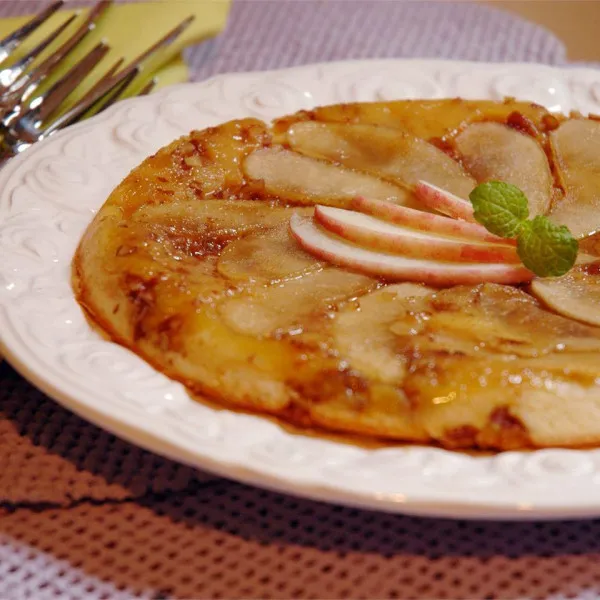 Gebacken Appel-Walnoot-Pannenkoeken met Ahornsiroop