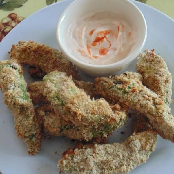 Avocado Frieten Met Sriracha Knoflook Dip