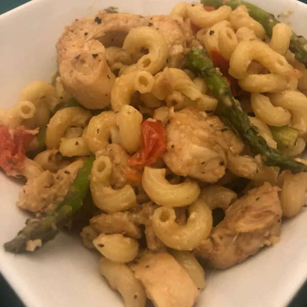 Pasta Met Kip, Asperges En Tomaten