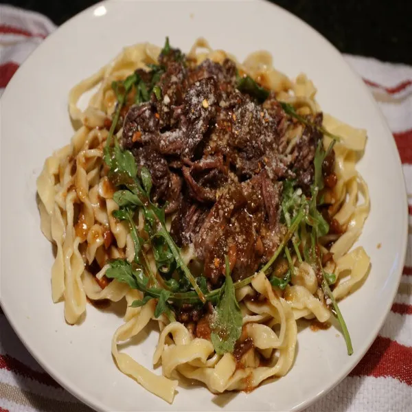 Pasta Met Stoofvlees En Baby Rucola