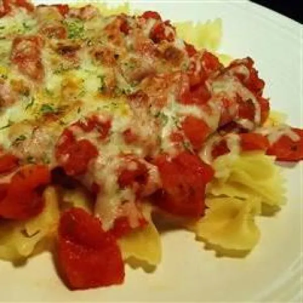 Pasta De Pajarita Met Rode Paprikasaus