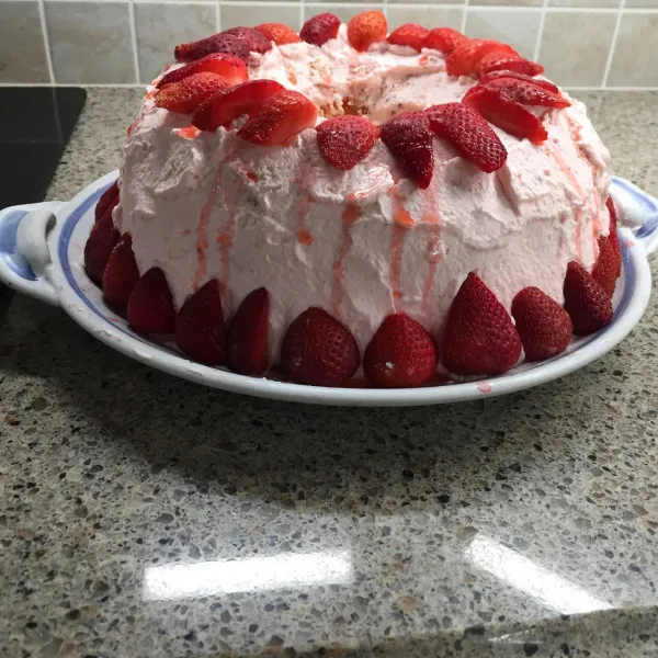Aardbeien engelentaart