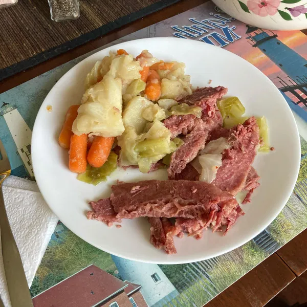 Gekookte Rundvleesborst In Blik Met Een Drukpan