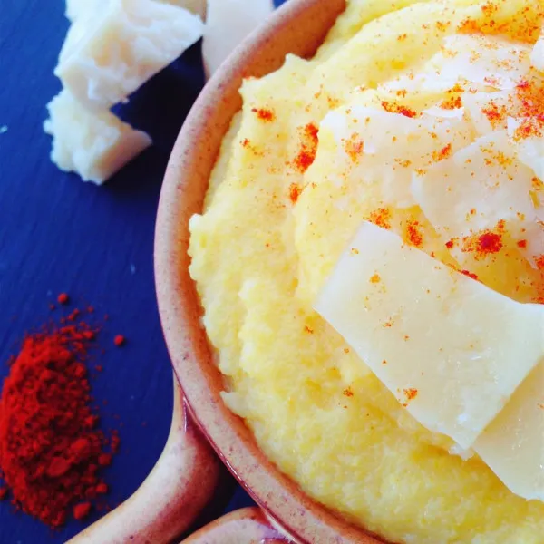 Chorizo en Paprika op Romige Parmezaan Polenta