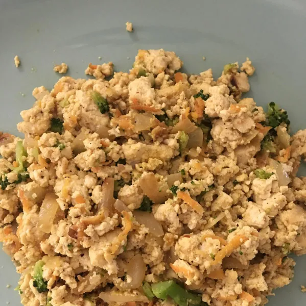 Veganistisch Tofu Roerei Met Champignons