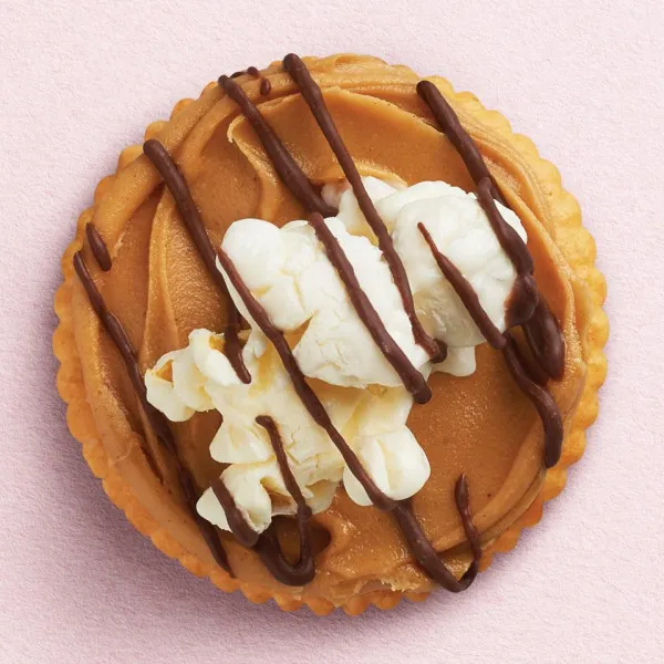 Popcorn met witte chocolade en RITZ-koekjes