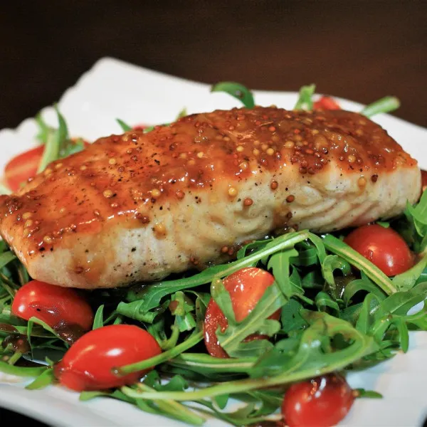 Geglazuurde Zalm Met Mosterd En Abrikoos Met Rucola