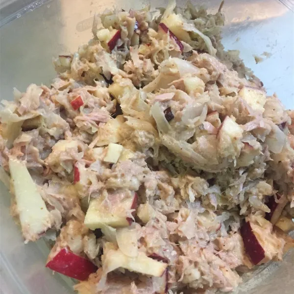 Tuna sandwich met appel en zuurkool